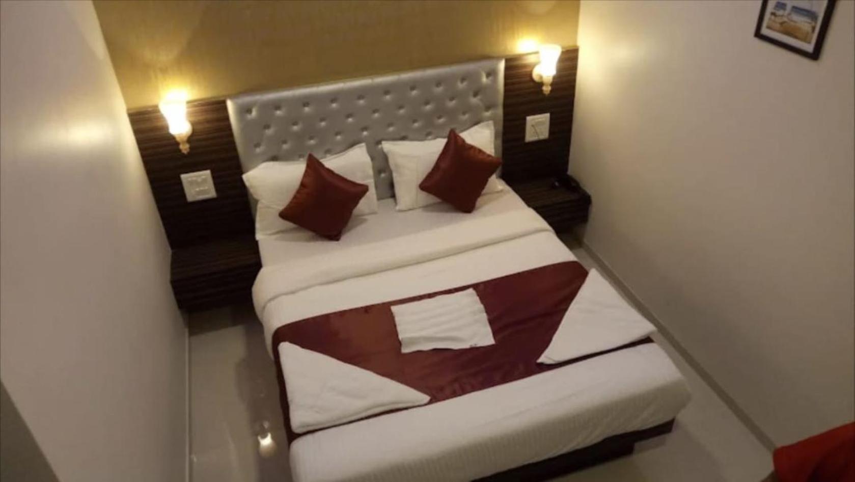 Bently Shelter Hotel Bombaj