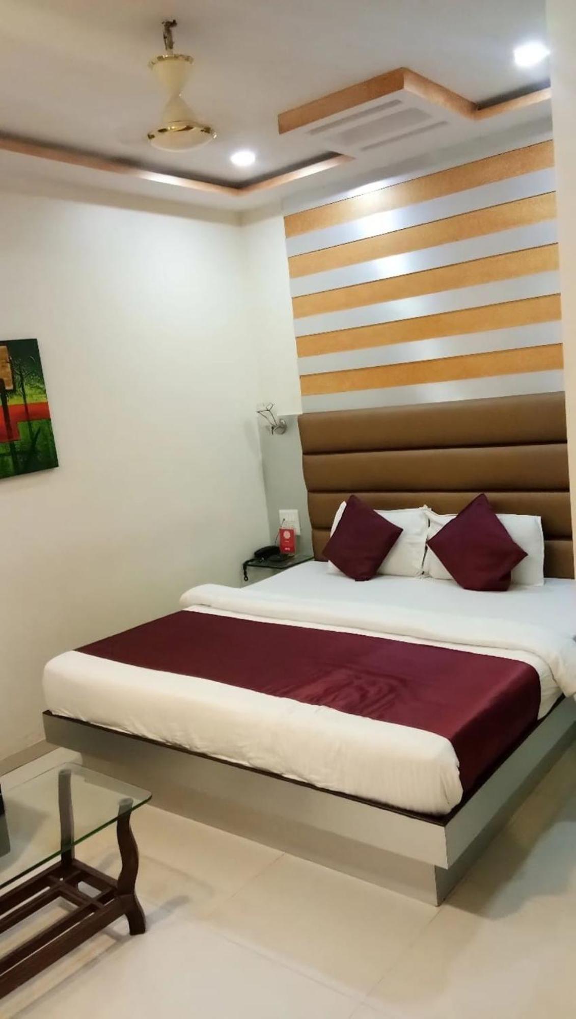 Bently Shelter Hotel Bombaj